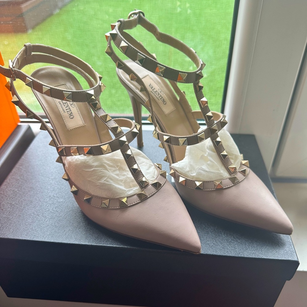 Valentino Rockstud Pumps